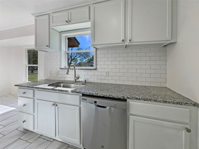 5716 Burton Avenue, Fort Worth, TX 76119