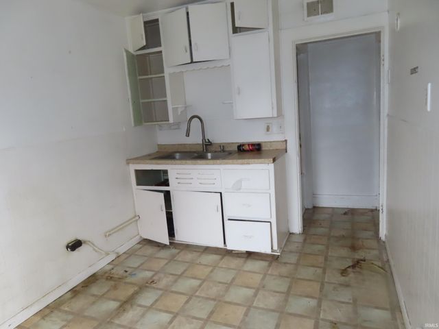 1911 S Scott Street, South Bend, IN 46613