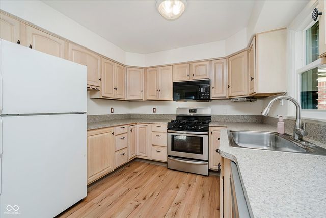 810 Ernie Lu Avenue, Anderson, IN 46013