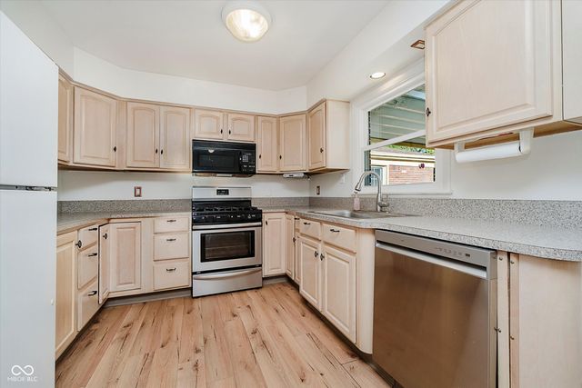 810 Ernie Lu Avenue, Anderson, IN 46013