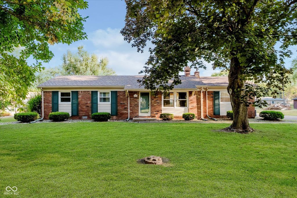 810 Ernie Lu Avenue, Anderson, IN 46013