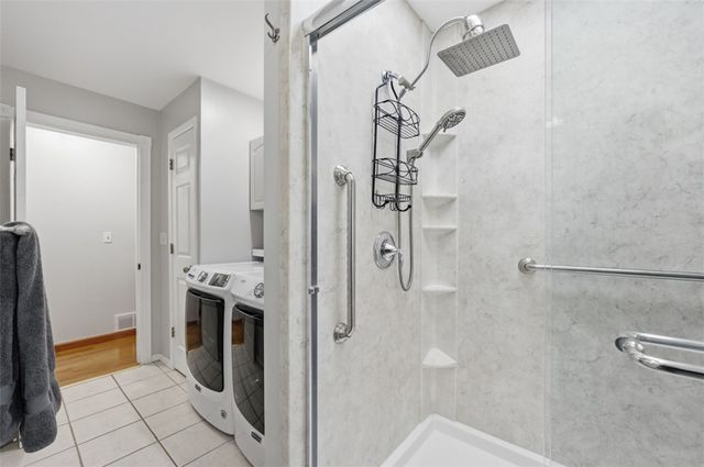 853 McElhaney Rd, Freedom, PA 15042