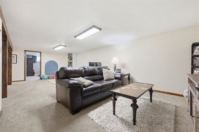 853 McElhaney Rd, Freedom, PA 15042