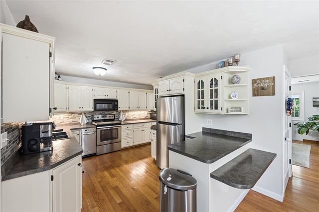 853 McElhaney Rd, Freedom, PA 15042