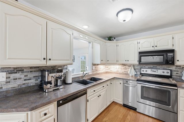 853 McElhaney Rd, Freedom, PA 15042