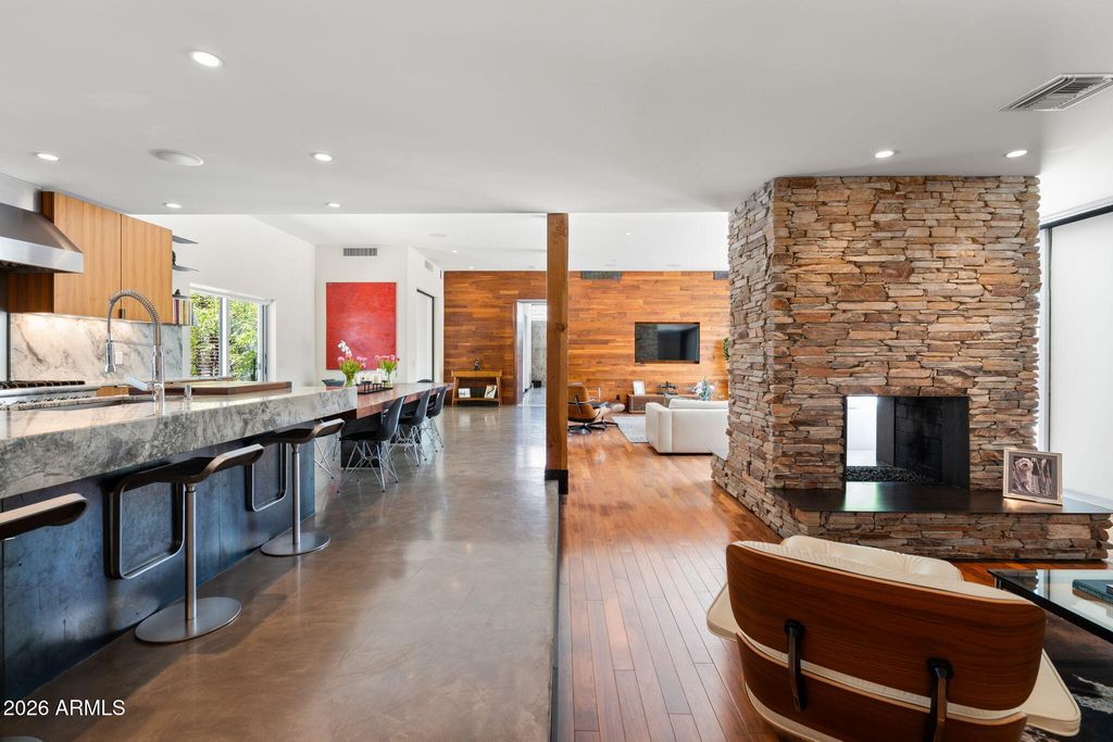Image 15 of property listing at 4605 E PALO VERDE Drive, Phoenix, AZ 85018
