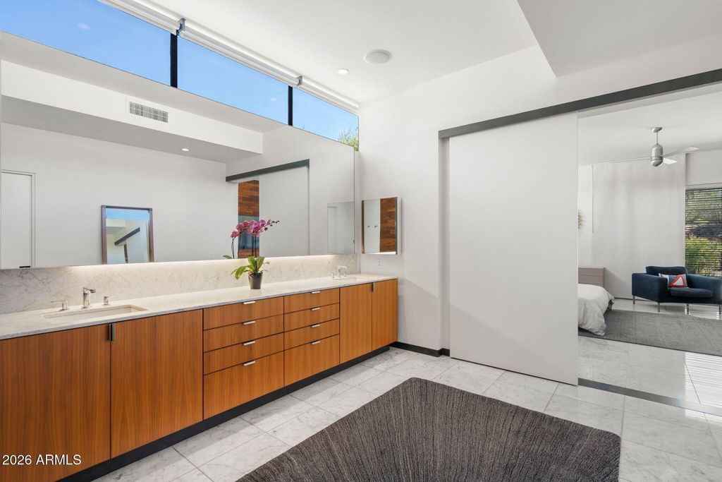 Image 28 of property listing at 4605 E PALO VERDE Drive, Phoenix, AZ 85018