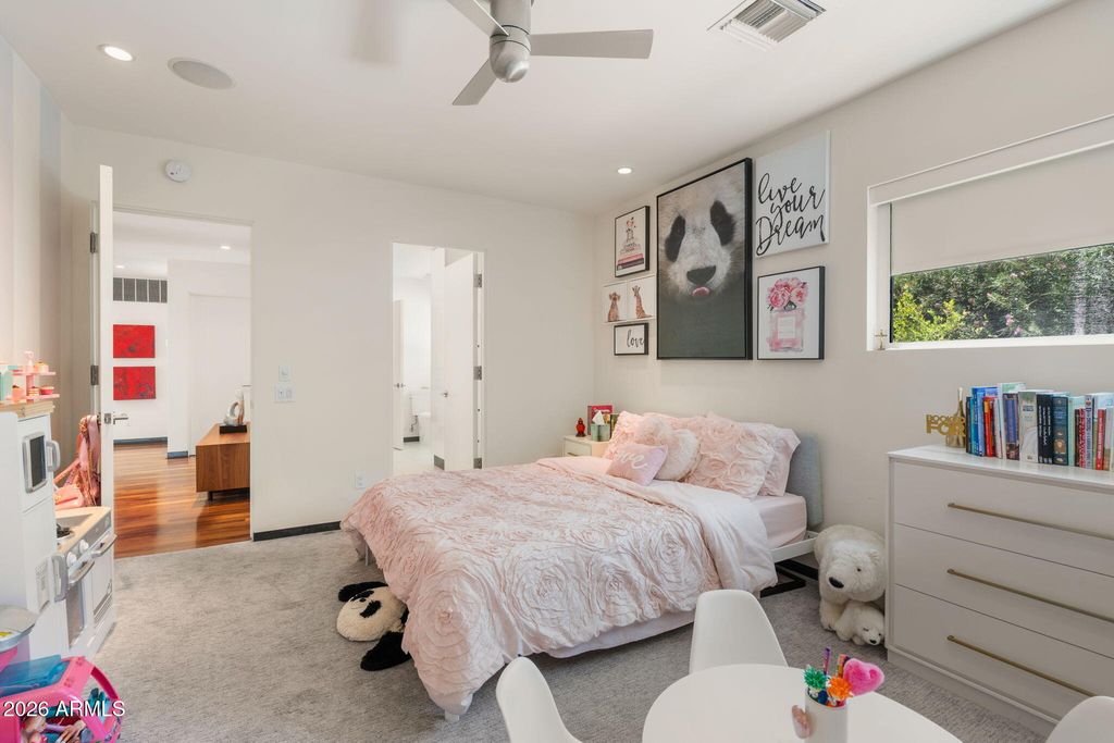 Image 39 of property listing at 4605 E PALO VERDE Drive, Phoenix, AZ 85018