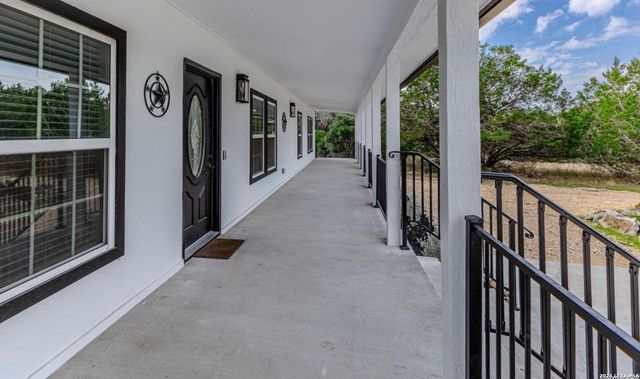 1620 GREEN MEADOW LN, Spring Branch, TX 78070