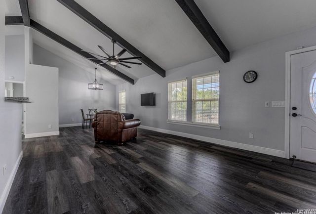 1620 GREEN MEADOW LN, Spring Branch, TX 78070