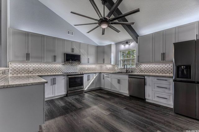 1620 GREEN MEADOW LN, Spring Branch, TX 78070
