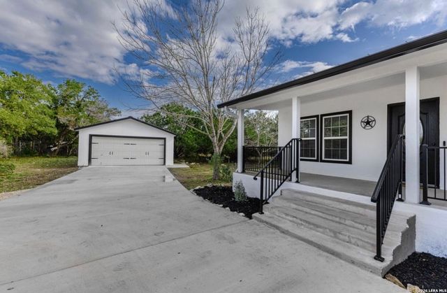 1620 GREEN MEADOW LN, Spring Branch, TX 78070
