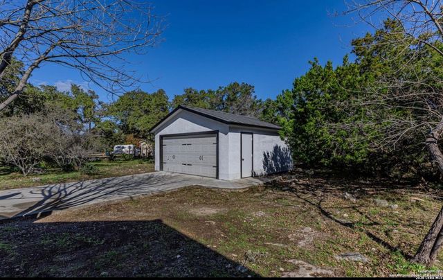 1620 GREEN MEADOW LN, Spring Branch, TX 78070