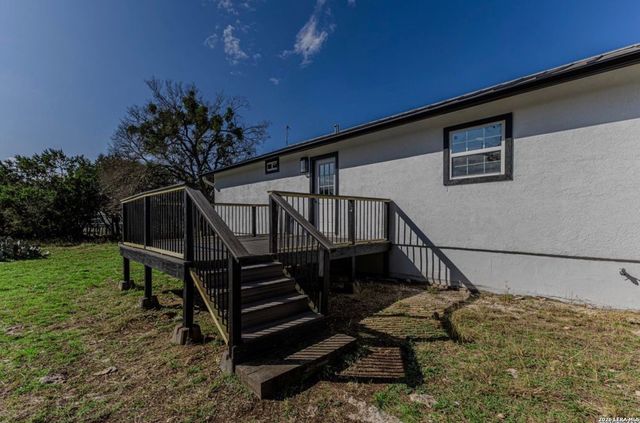 1620 GREEN MEADOW LN, Spring Branch, TX 78070