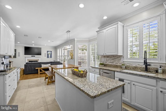 6005 HORTONS MILL CT, Haymarket, VA 20169