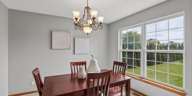 105 17th Avenue Court, Hiawatha, IA 52233