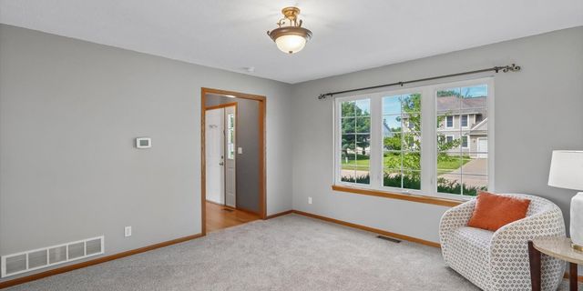 105 17th Avenue Court, Hiawatha, IA 52233