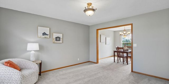 105 17th Avenue Court, Hiawatha, IA 52233