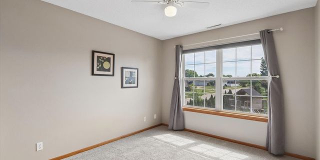 105 17th Avenue Court, Hiawatha, IA 52233
