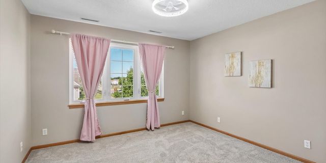105 17th Avenue Court, Hiawatha, IA 52233