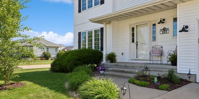 105 17th Avenue Court, Hiawatha, IA 52233