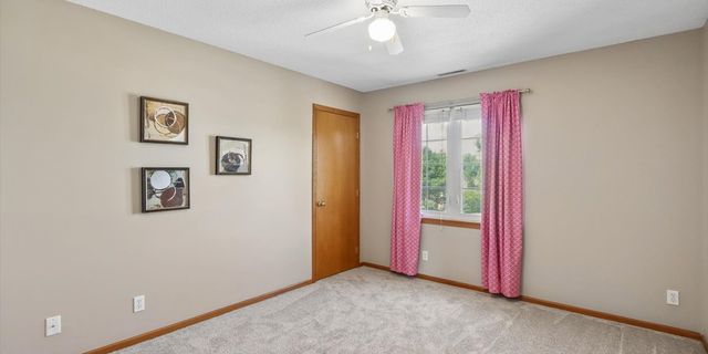105 17th Avenue Court, Hiawatha, IA 52233