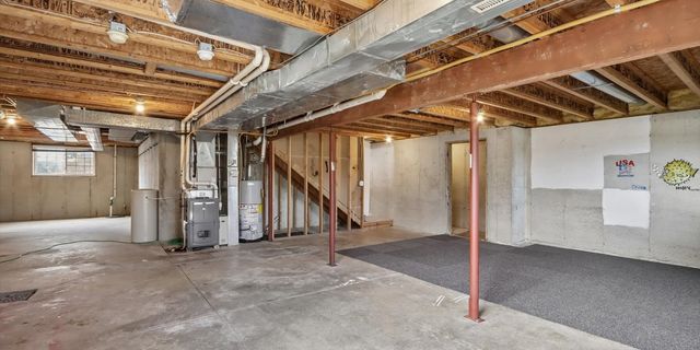 105 17th Avenue Court, Hiawatha, IA 52233