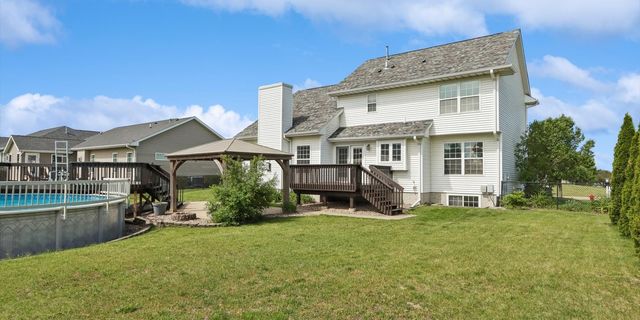 105 17th Avenue Court, Hiawatha, IA 52233