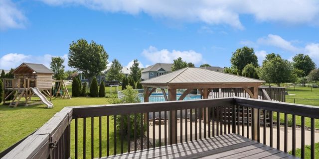 105 17th Avenue Court, Hiawatha, IA 52233