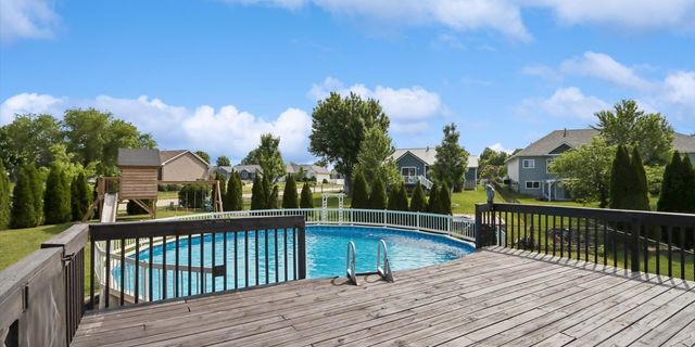 105 17th Avenue Court, Hiawatha, IA 52233