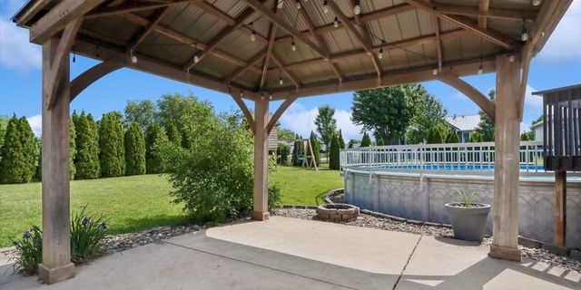 105 17th Avenue Court, Hiawatha, IA 52233