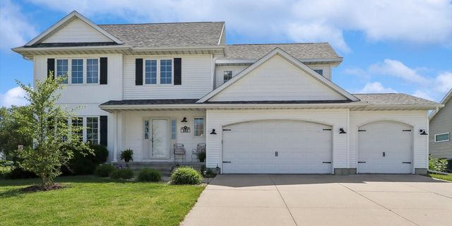 105 17th Avenue Court, Hiawatha, IA 52233