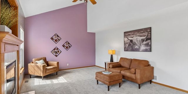 105 17th Avenue Court, Hiawatha, IA 52233