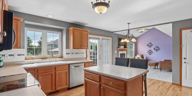 105 17th Avenue Court, Hiawatha, IA 52233