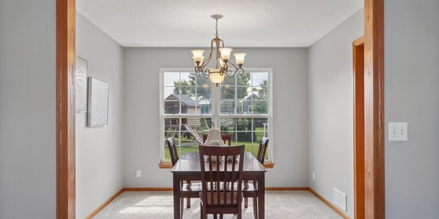 105 17th Avenue Court, Hiawatha, IA 52233