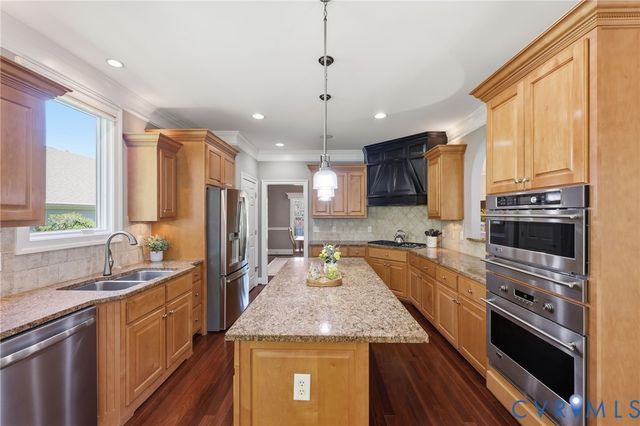 409 Regina Ln, Richmond, VA 23238