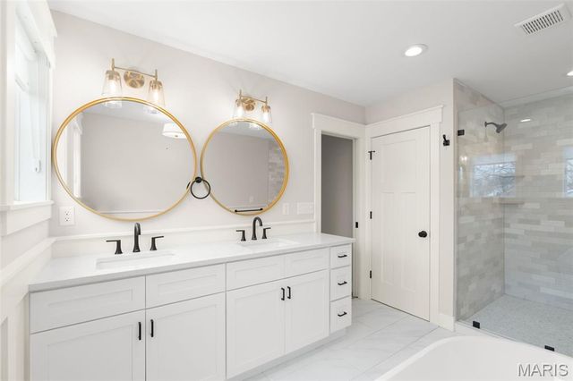 2620 Lyle Avenue, Maplewood, MO 63143