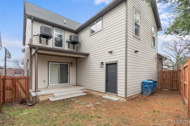 2620 Lyle Avenue, Maplewood, MO 63143