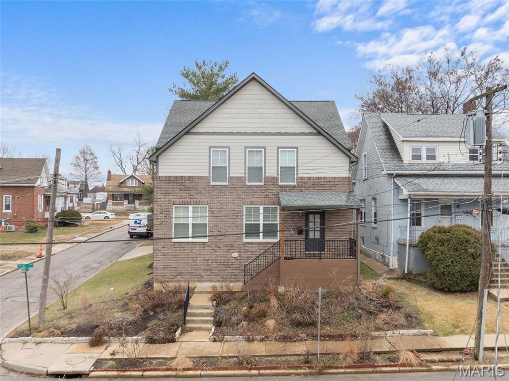 2620 Lyle Avenue, Maplewood, MO 63143