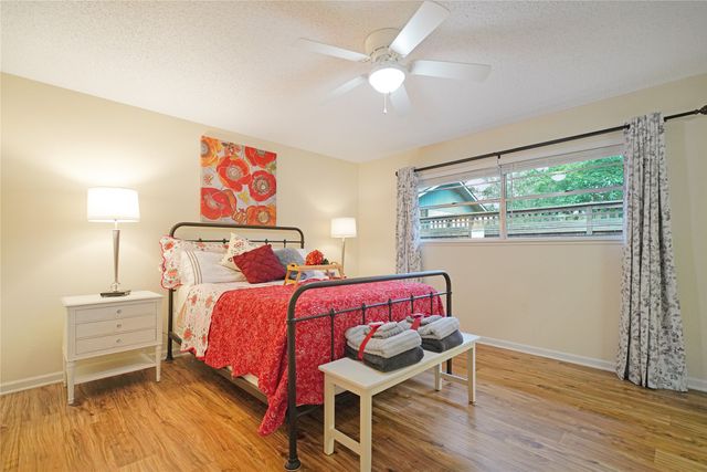 277 W Holly Trail, Holly Lake Ranch, TX 75765