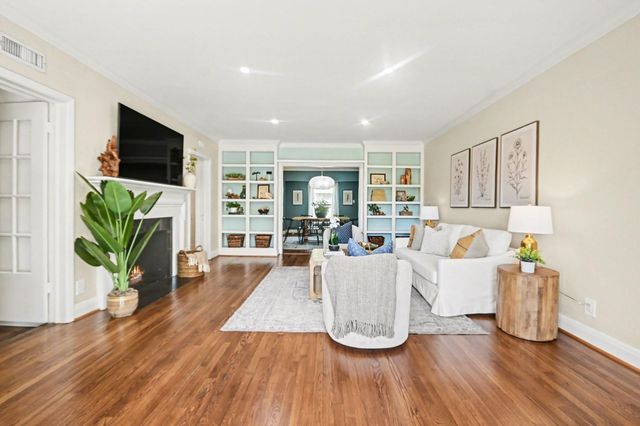 4928 Crockett Boulevard, Galveston, TX 77551