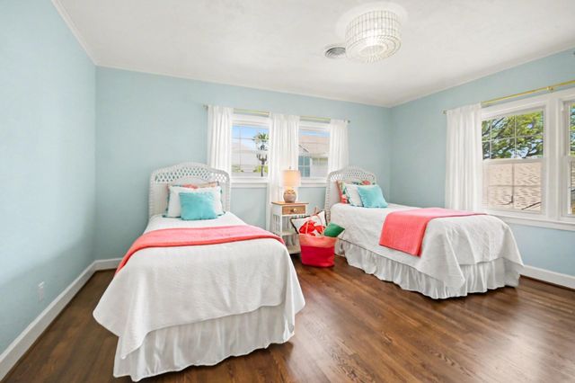 4928 Crockett Boulevard, Galveston, TX 77551