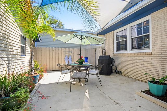 4928 Crockett Boulevard, Galveston, TX 77551