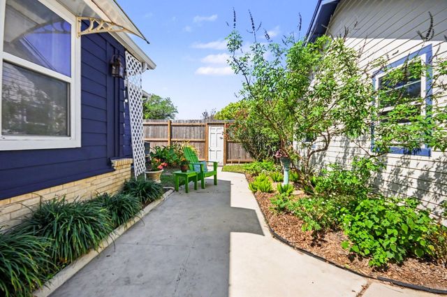 4928 Crockett Boulevard, Galveston, TX 77551