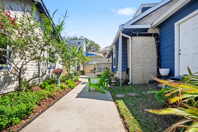 4928 Crockett Boulevard, Galveston, TX 77551