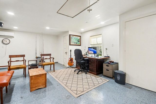 4928 Crockett Boulevard, Galveston, TX 77551