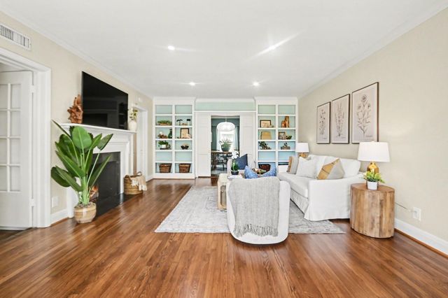 4928 Crockett Boulevard, Galveston, TX 77551