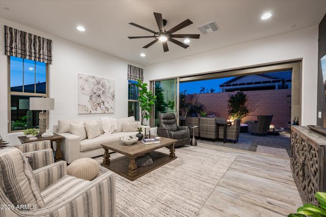 6138 E VIA DEL SOL Drive, Phoenix, AZ 85054