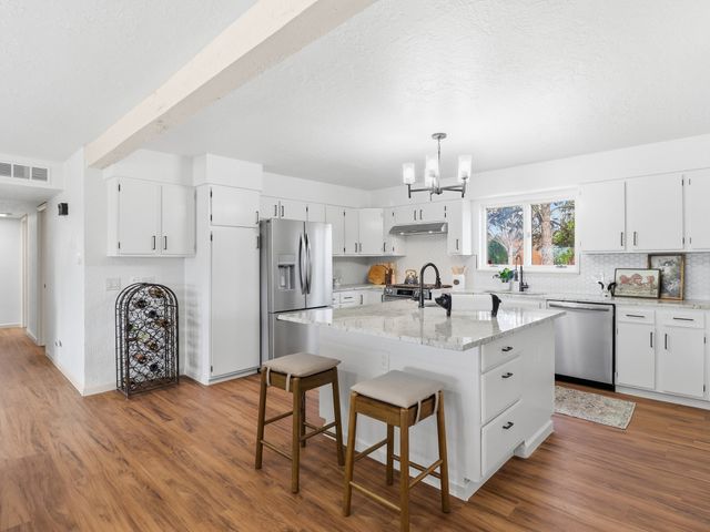 2575 Calle Delfino, Santa Fe, NM 87505