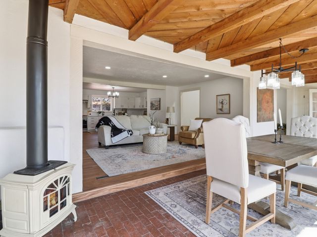 2575 Calle Delfino, Santa Fe, NM 87505